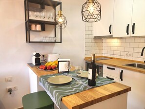Fridge, microwave, oven, coffee/tea maker - Nena Luxury Home (Puerto de Santiago)