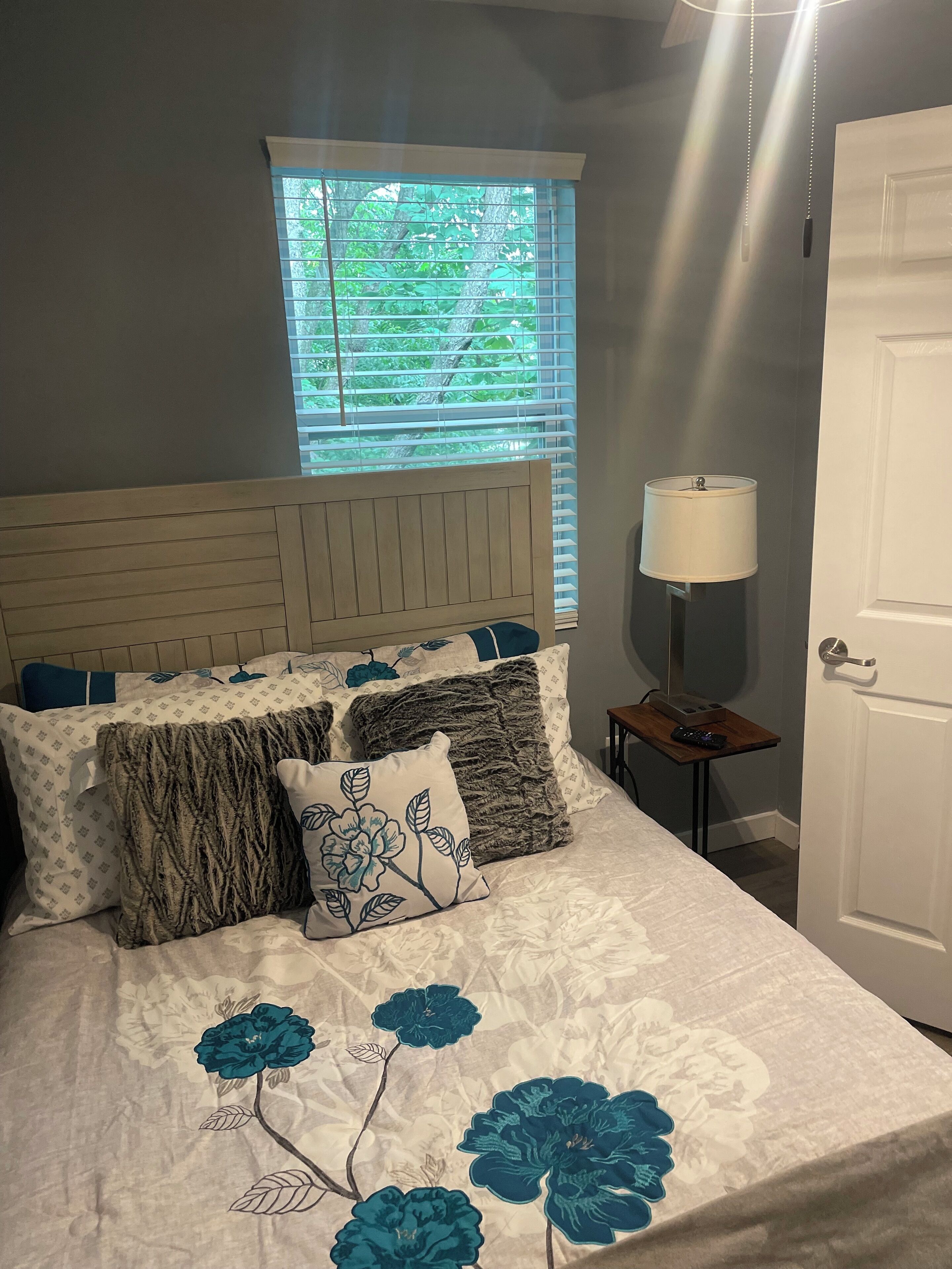 2 dormitoris, planxa i posts de planxar, wifi i roba de llit 