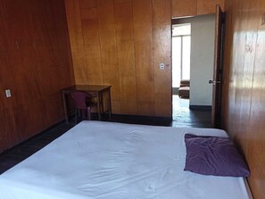 Basic Room | Free WiFi - Hostal y Hotel Villa Morena  (Santa Ana)