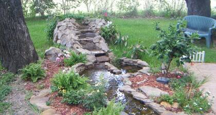 Relax in the country, enjoy the peacefulness under canopy of oak trees.