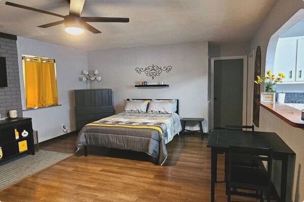 1 chambre, fer et planche Ă repasser, lit parapluie, Wi-Fi gratuit