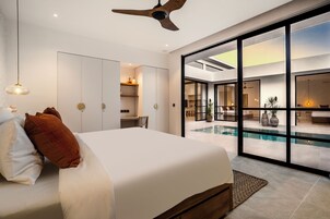 3 habitaciones, ropa de cama de alta calidad y escritorio