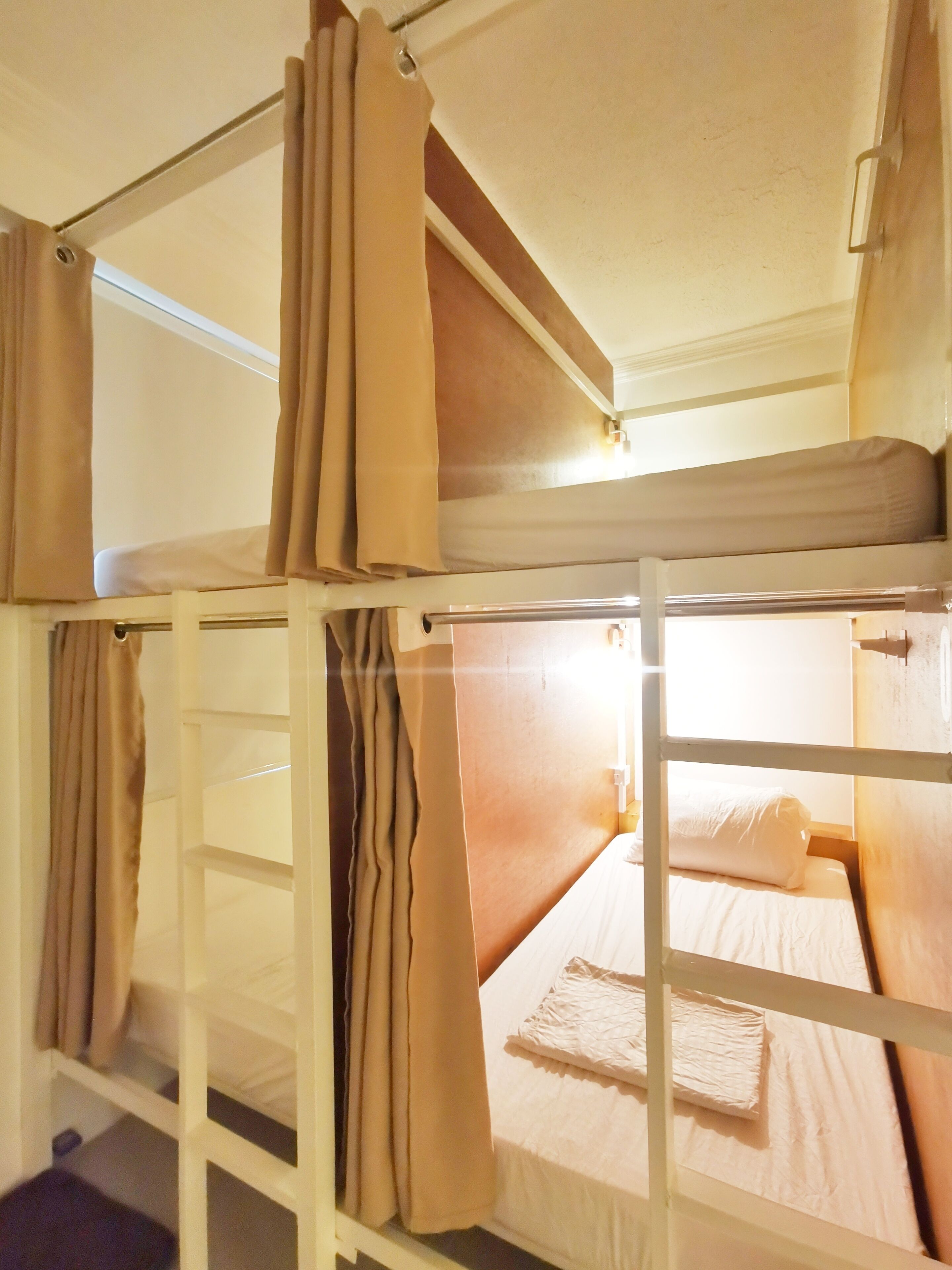 basic shared dormitory | free wifi, bed sheets