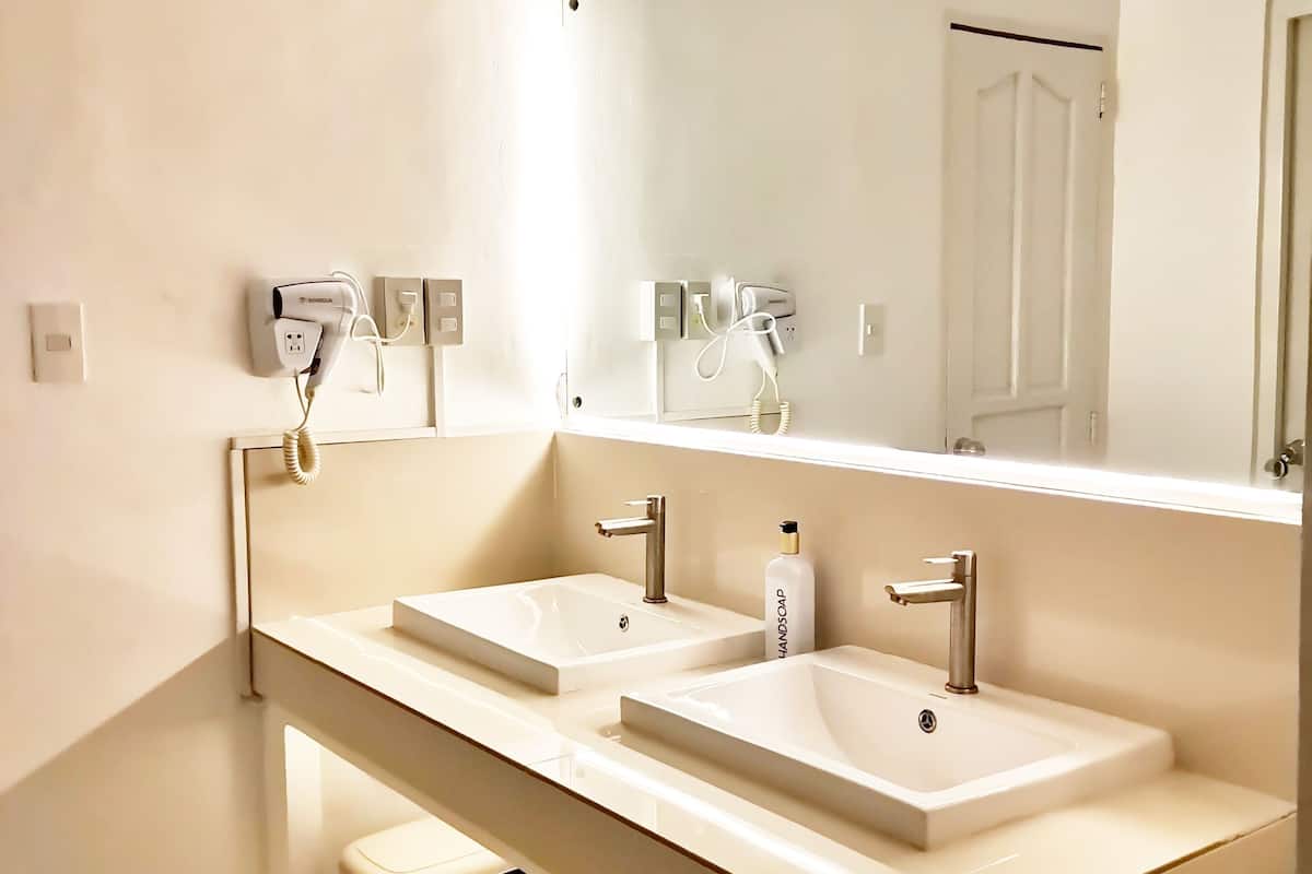 basic shared dormitory | free wifi, bed sheets