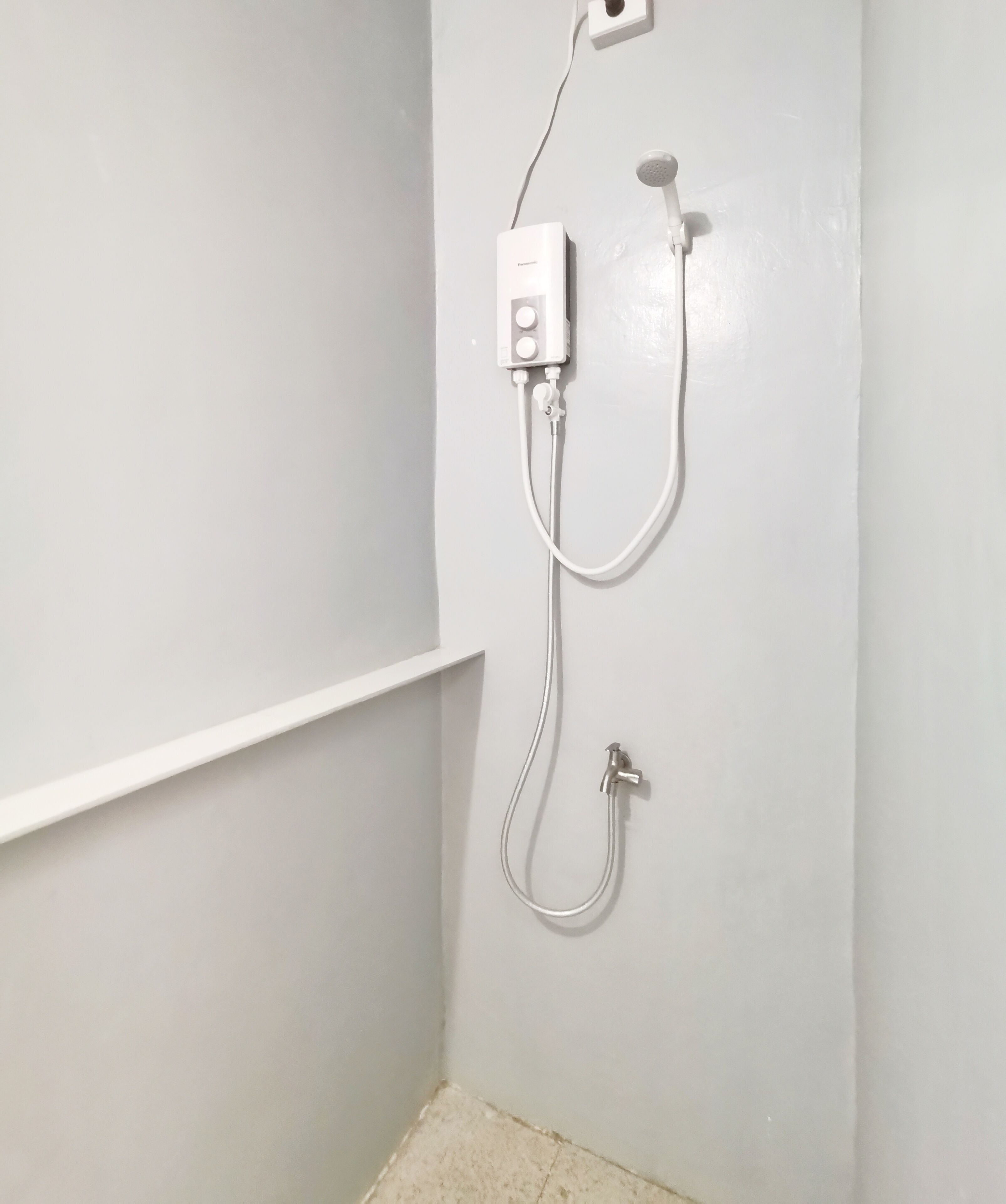 basic shared dormitory | bathroom | shower, hair dryer, bidet, towels