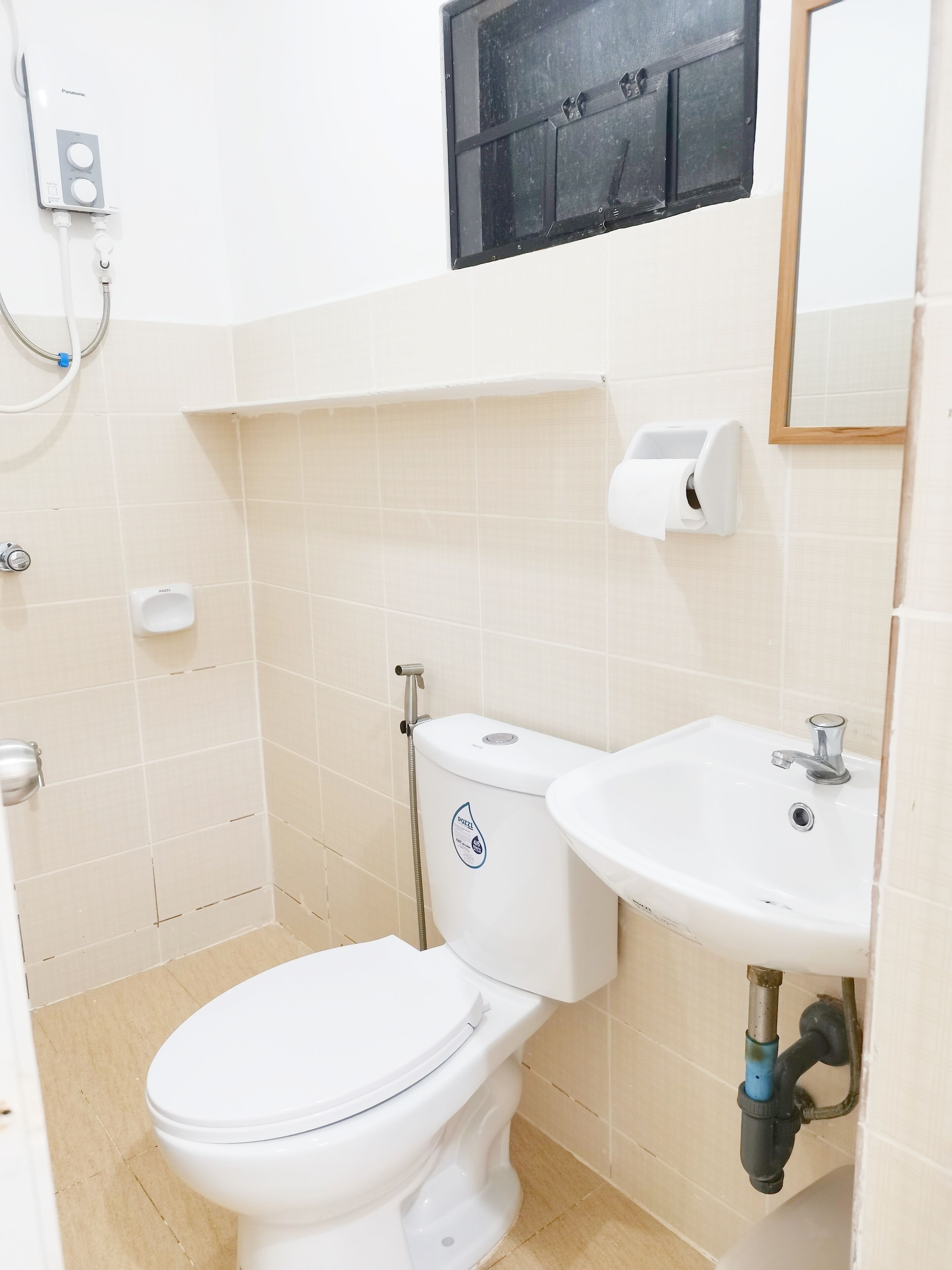 basic shared dormitory | bathroom | shower, hair dryer, bidet, towels