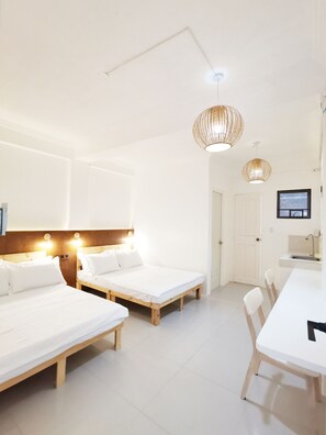 Basic Quadruple Room - NomadsMNL Hostel (Parañaque)