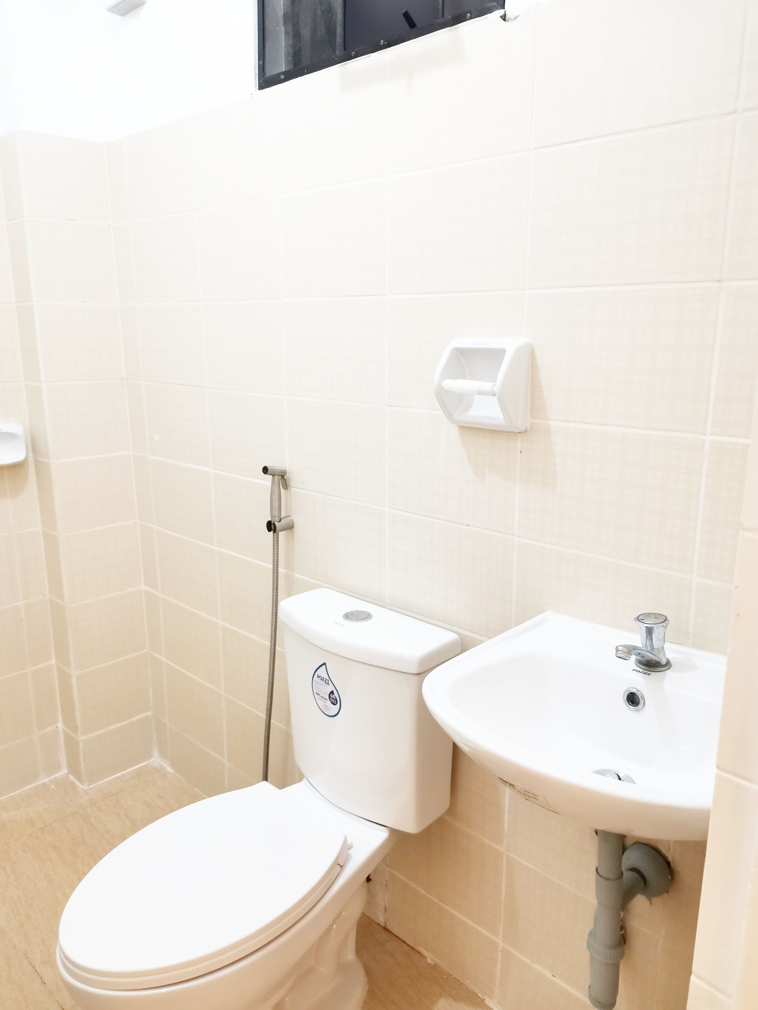 basic quadruple room | bathroom | shower, hair dryer, bidet, towels