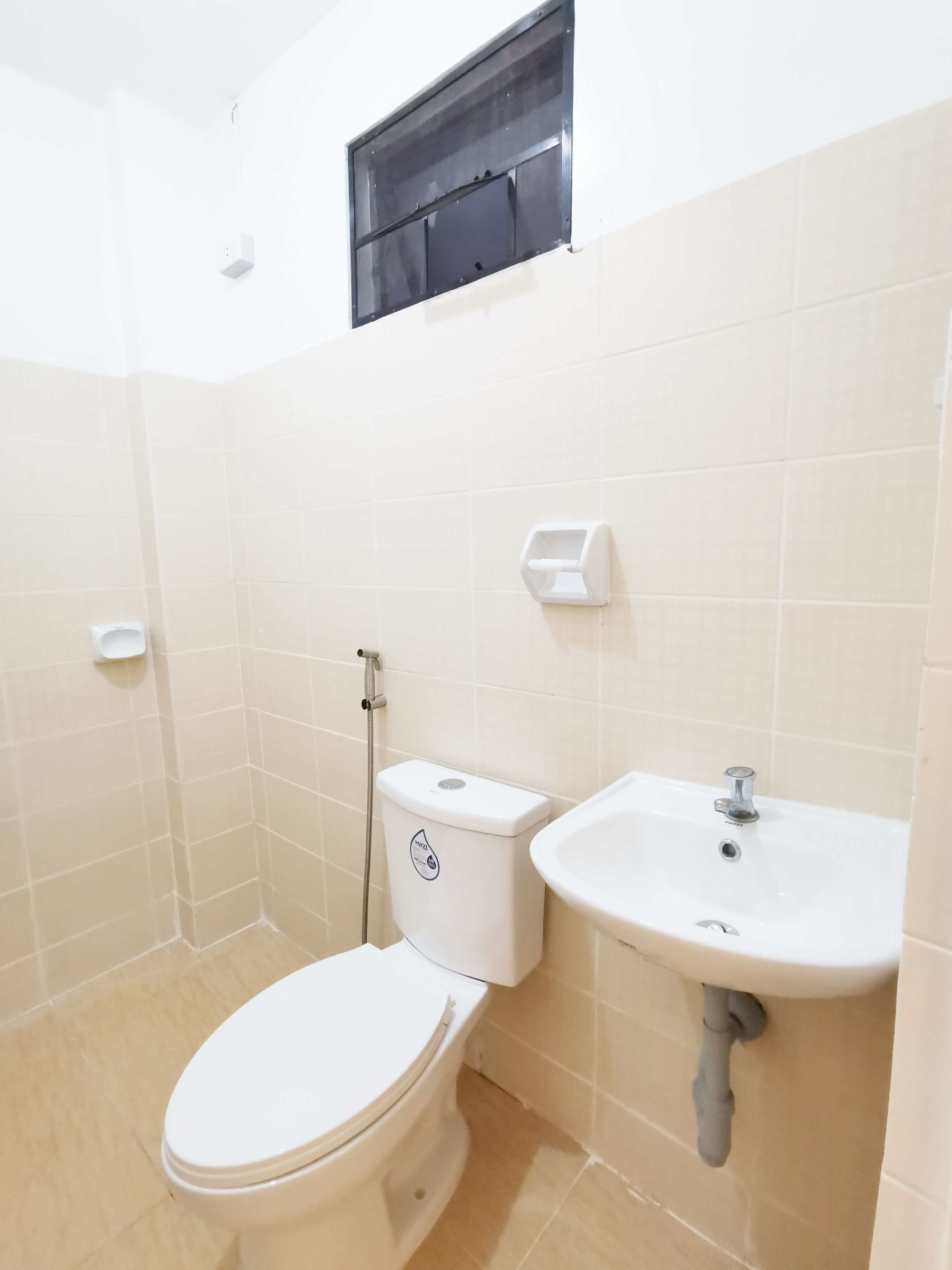 basic double room | bathroom | shower, hair dryer, bidet, towels