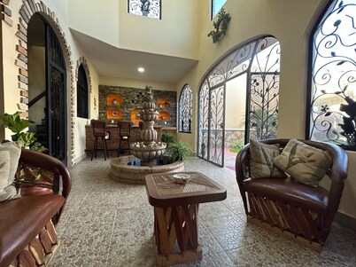 Entire Colonial Home with Private Parking - 6 min drive to Centro