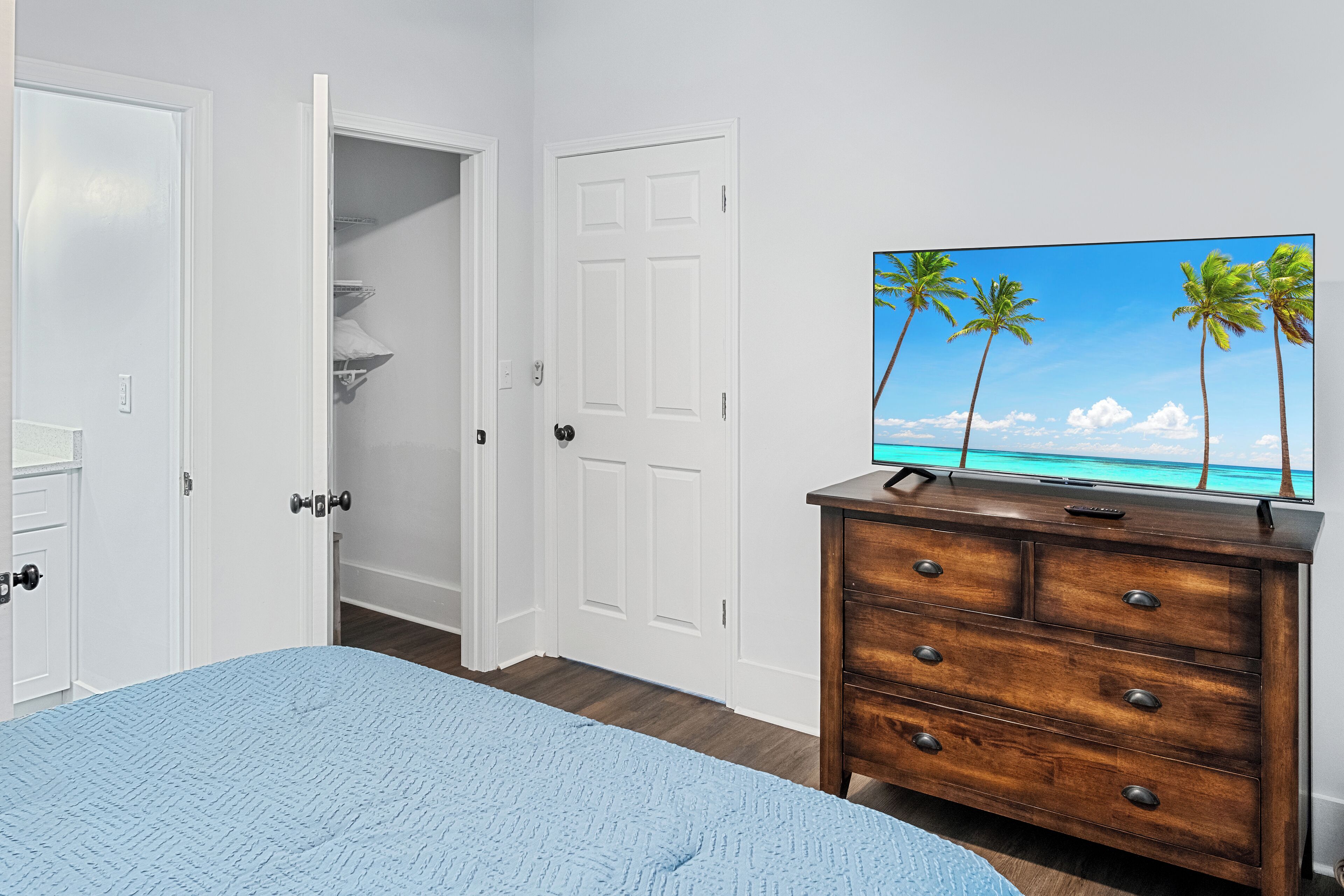 Contemporary 1BR Guest Suite in Historic Springfield - Close to TIAA Bank Field