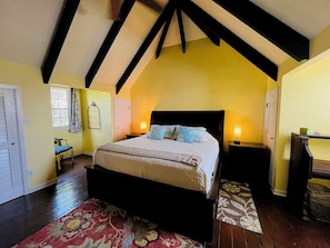 4 bedrooms, iron/ironing board, free WiFi, bed sheets
