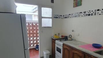 Réfrigérateur, micro-ondes, four, blender