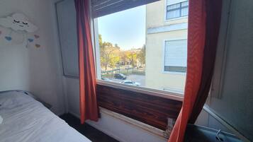 1 chambre, fer et planche Ă repasser, Wi-Fi gratuit, draps fournis