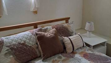 Iron/ironing board, WiFi, bed sheets
