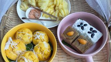 Standard Room | Minibar, desk, free WiFi, bed sheets