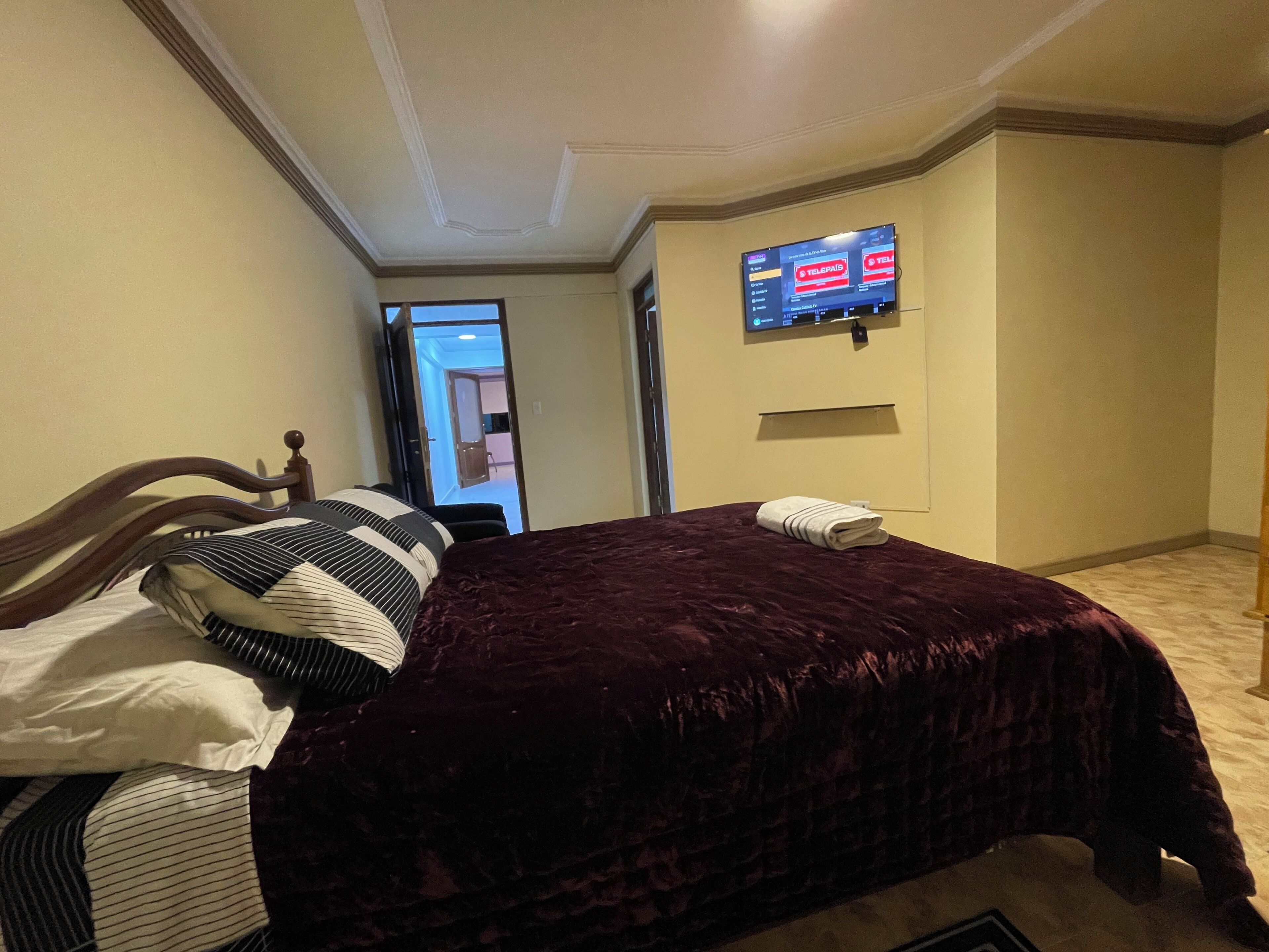 5 chambres, fer et planche à repasser, Wi-Fi, draps fournis