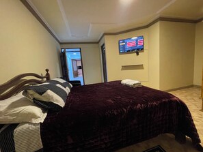 5 chambres, fer et planche à repasser, Wi-Fi, draps fournis