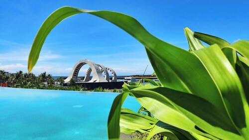 Khách SAN GN BIN , MÁT M VÀ ĐY THƠ MNG