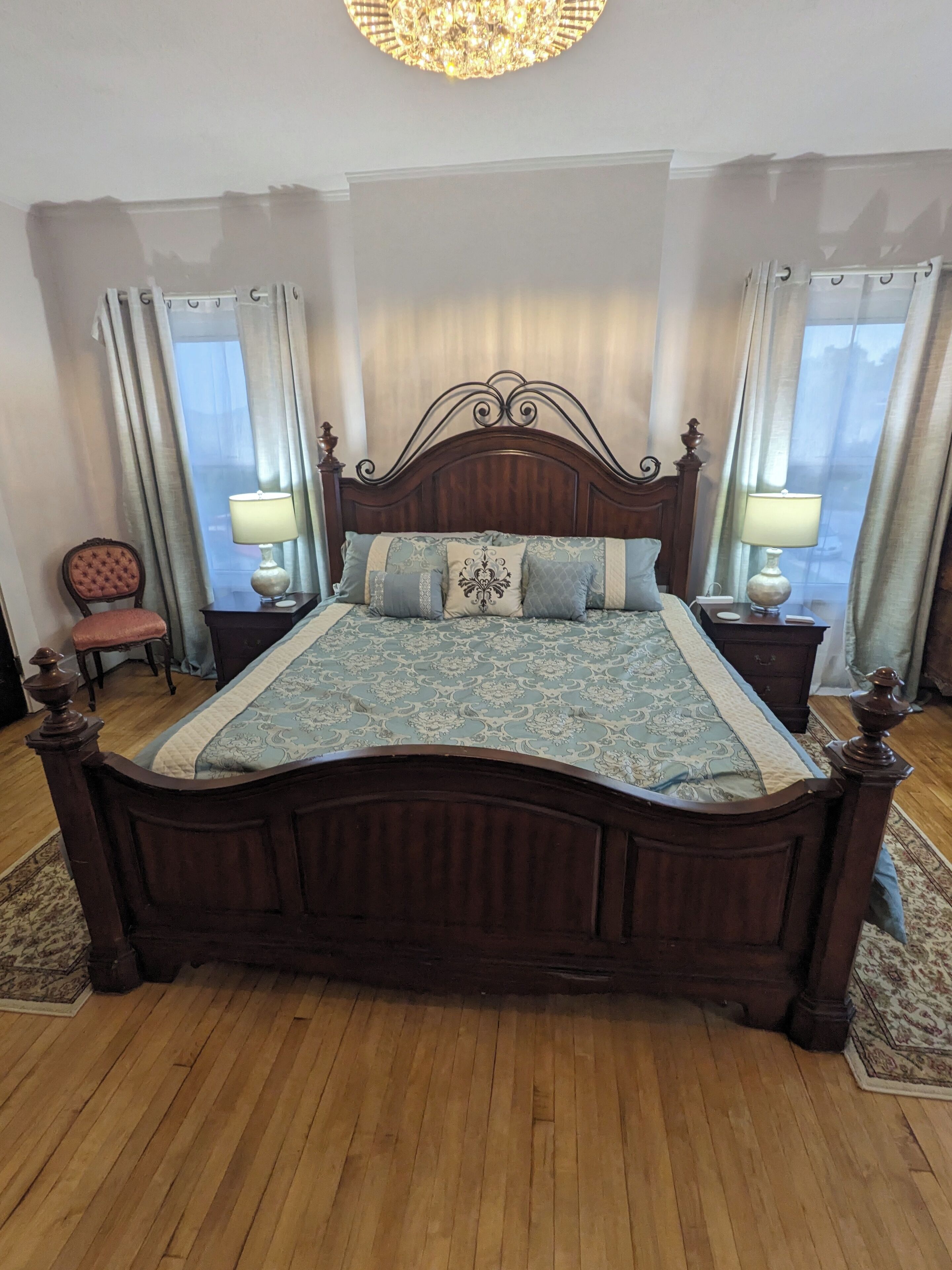 5 bedrooms, desk, travel crib, free WiFi