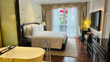 Deluxe No Balcony | Minibar, in-room safe, desk, laptop workspace
