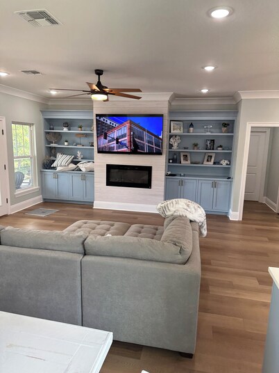 Brand new right on the water walking distance to the Jordan river steamer.