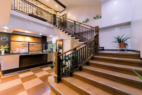 Staircase. Madonna Hometel and Suites