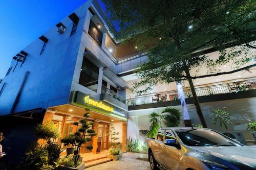 Madonna Hometel and Suites