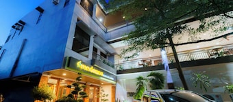 Madonna Hometel and Suites