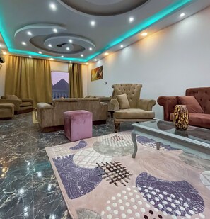 المنشأة من الداخل