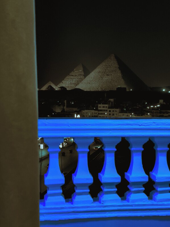 المنطقة المحيطة بالمنشأة