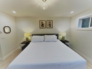 2 bedrooms, WiFi, bed sheets - Outlaw Inn Unit 4. Newly Remodeled large unit! 2 minutes walk to Main Street. (Ouray)