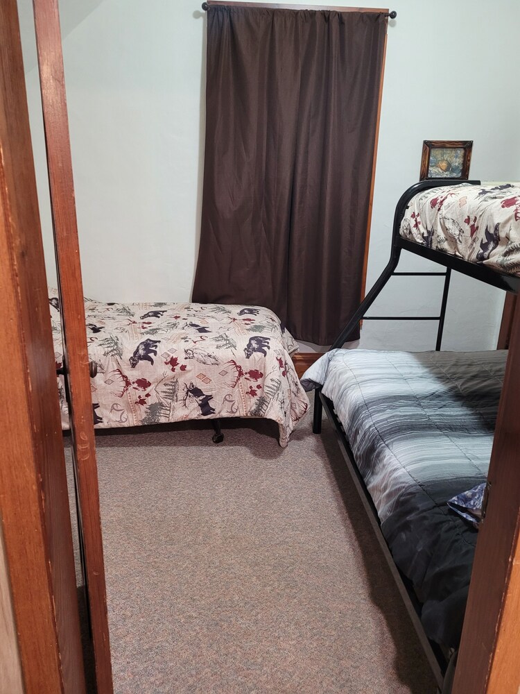 Main Street HomeLocally OwnedNo Cleaning FeesPets Allowed ster