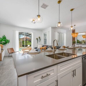 4 bedrooms - Families Deluxe Dream Vacation 10 min From Disney (Kissimmee)