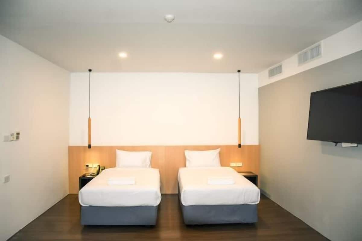 Individually decorated, blackout drapes, free WiFi, bed sheets
