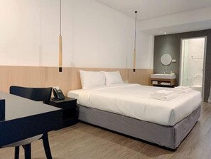 Superior Double Room | Bathroom | Shower, hair dryer, towels, soap