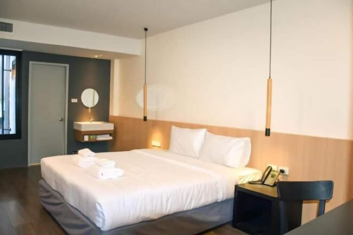 Individually decorated, blackout drapes, free WiFi, bed sheets