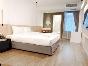 Superior Double Room | Individually decorated, blackout drapes, free WiFi, bed sheets - Grandview Residence (Chiang Mai)