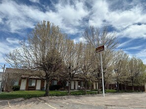 Front of property - Kanosh Motel (Kanosh)