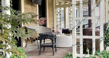 Quiet carriage house in historic Detroit neighborhood - 10 minutes from downtown