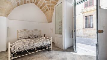 Family Apartment, Multiple Bedrooms (Terra Mia In The Historic Center Of) | 2 bedrooms, free WiFi, bed sheets