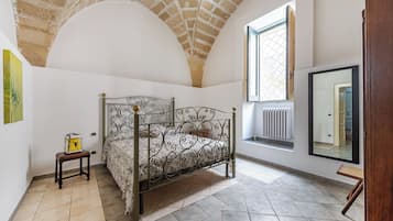 Family Apartment, 2 Bedrooms (Terra Mia In The Historic Center Of) | 2 bedrooms, free WiFi, bed sheets