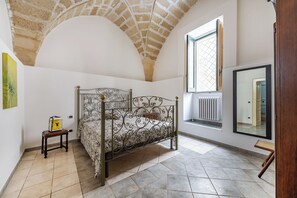 Family Apartment, 2 Bedrooms (Terra Mia In The Historic Center Of) | 2 bedrooms, free WiFi, bed sheets