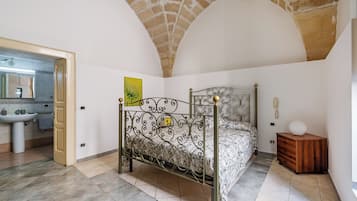 Family Apartment, Multiple Bedrooms (Terra Mia In The Historic Center Of) | 2 bedrooms, free WiFi, bed sheets