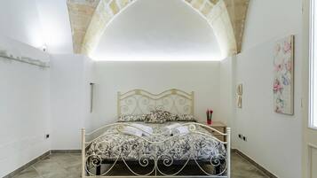Family Apartment, Multiple Bedrooms (Terra Mia In The Historic Center Of) | 2 bedrooms, free WiFi, bed sheets