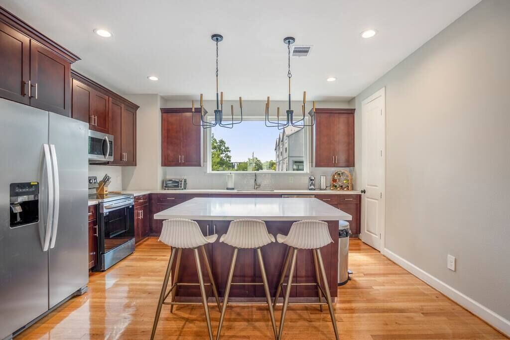 Kühlschrank, Mikrowelle, Ofen, Geschirrspüler