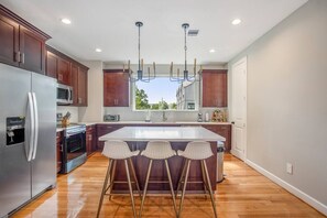 Refrigerador, microondas, horno y lavavajillas 