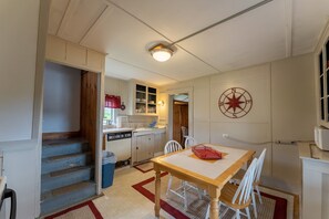 Fridge, microwave, oven, stovetop - The Grumpy FunHouse S (Laconia)