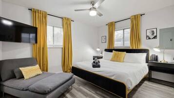 3 chambres, bureau, fer et planche Ă repasser, lit parapluie