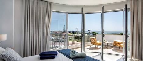 3 bedrooms, desk, iron/ironing board, WiFi